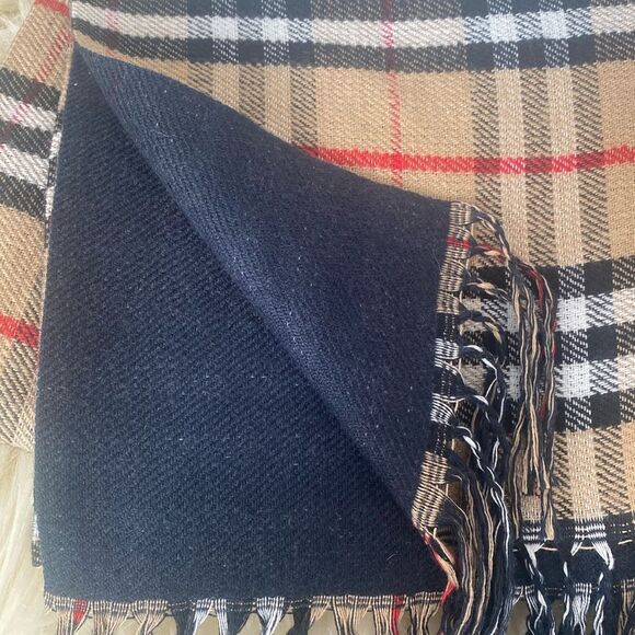 Burberry Reversible cashmere & wool blend scarf- New with Tag - Picture 5 of 9